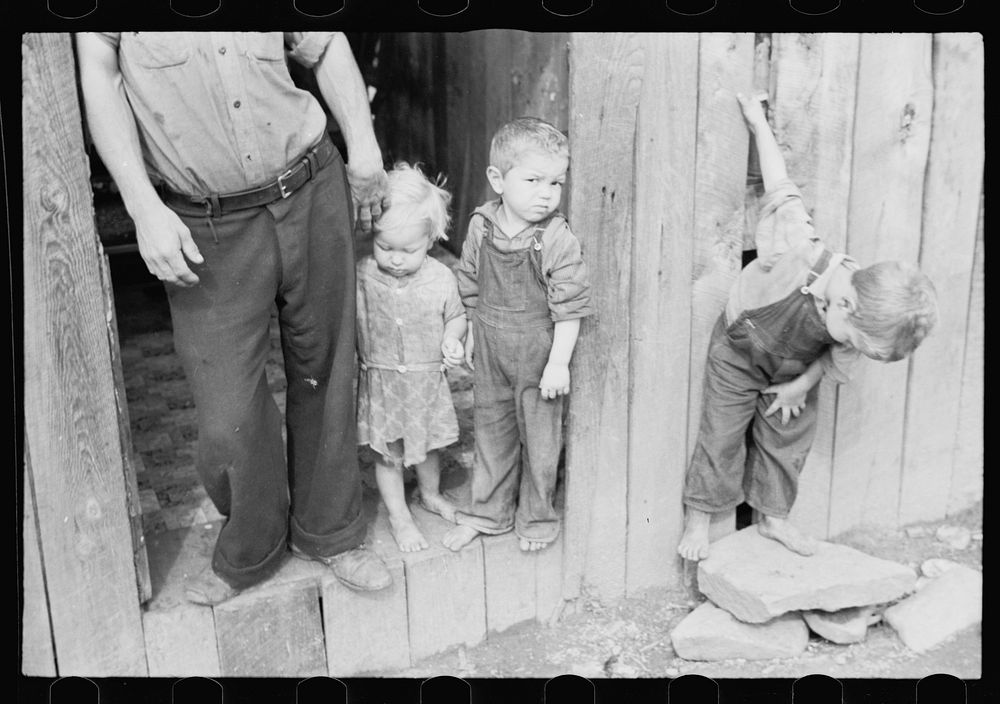 Garrett County, Maryland, children of a rehabilitation client. Sourced from the Library of Congress.