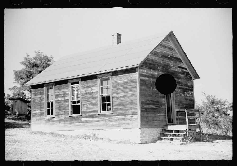 [Untitled photo, possibly related to: [House in Garrett County, Maryland?]]. Sourced from the Library of Congress.