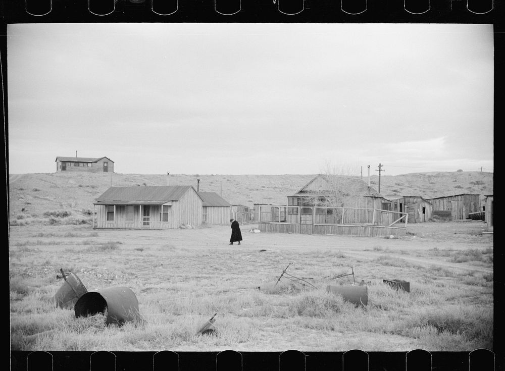 [Untitled photo, possibly related to: Abandoned mineowner's home. Goldfield, Nevada]. Sourced from the Library of Congress.