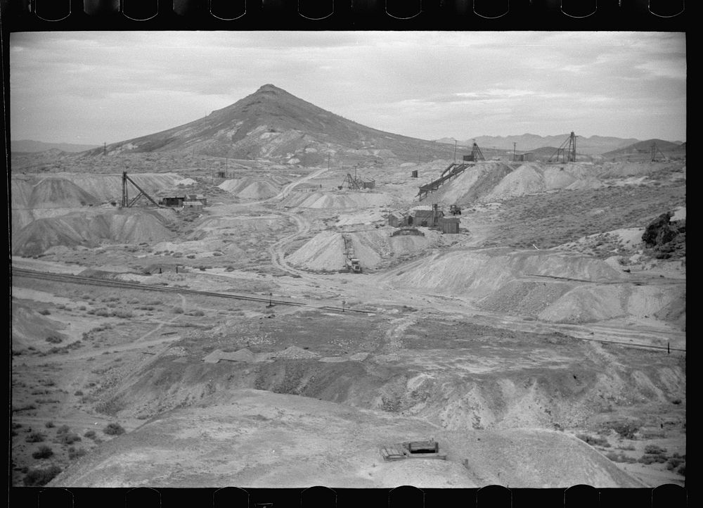 [Untitled photo, possibly related to: Abandoned mine. Goldfield, Nevada]. Sourced from the Library of Congress.