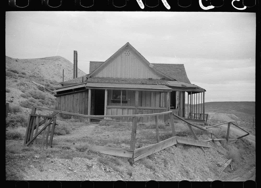Abandoned mineowner's home. Goldfield, Nevada. Sourced from the Library of Congress.