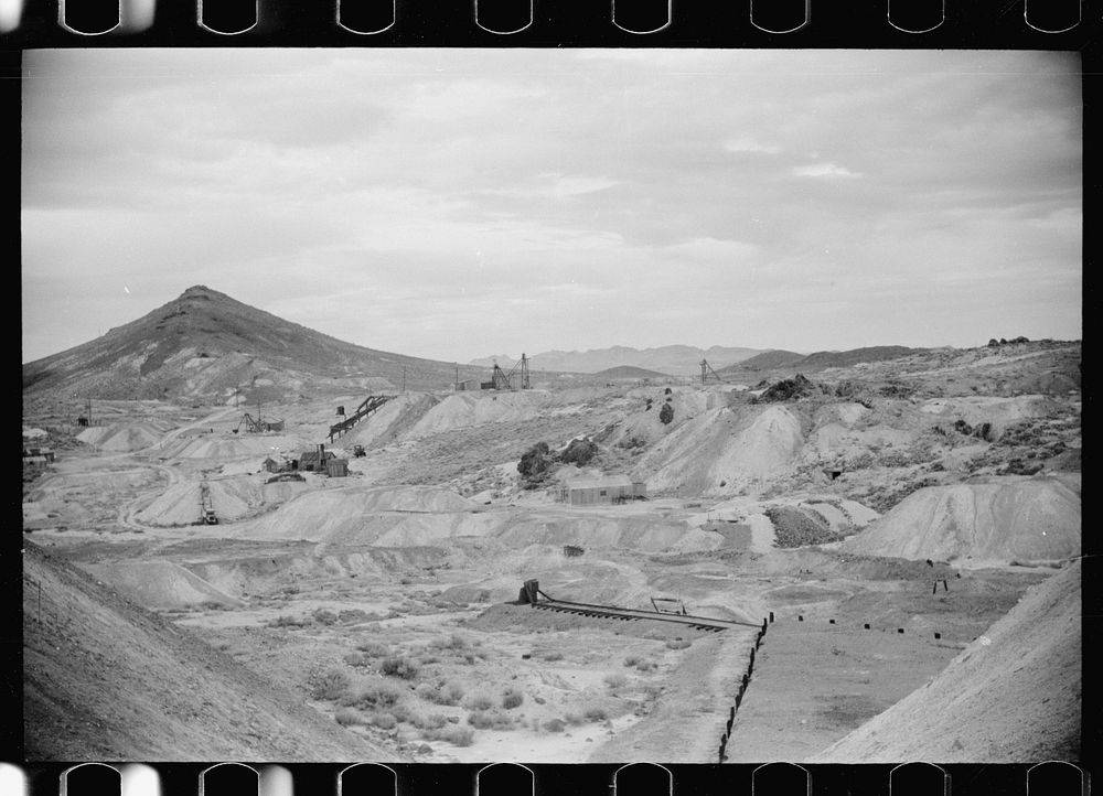 [Untitled photo, possibly related to: Abandoned mine. Goldfield, Nevada.]. Sourced from the Library of Congress.