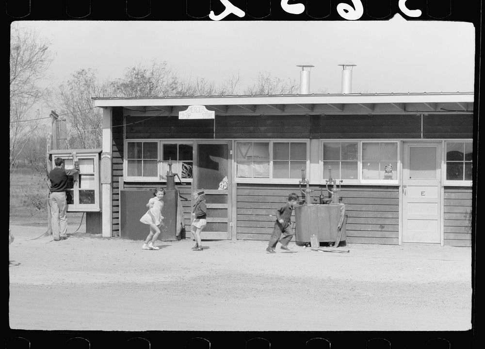 Community store, FSA (Farm Security Administration) camp, Weslaco, Texas. Sourced from the Library of Congress.