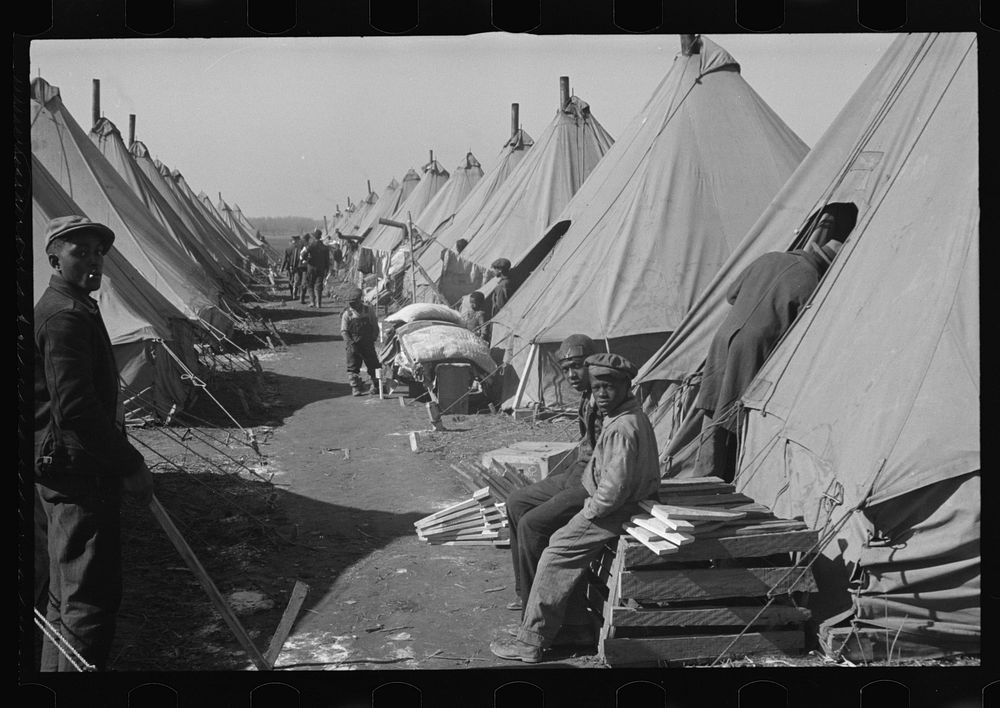 A street of tents in the camp for flood refugees at Forrest City, Arkansas. Sourced from the Library of Congress.