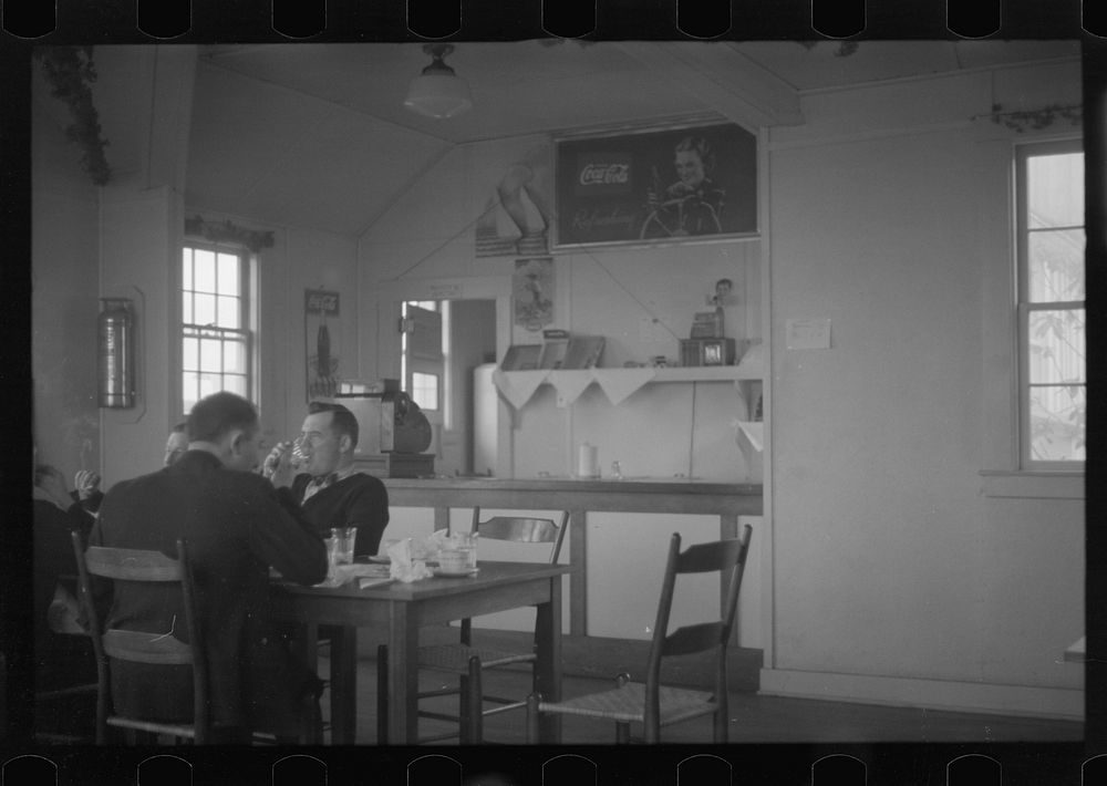 [Untitled photo, possibly related to: Walker Evans, profile, hand up to face]. Sourced from the Library of Congress.