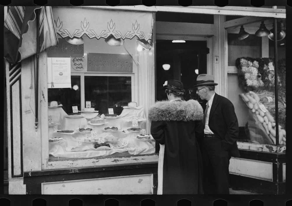 Bakery, Manchester, New Hampshire. Sourced from the Library of Congress.