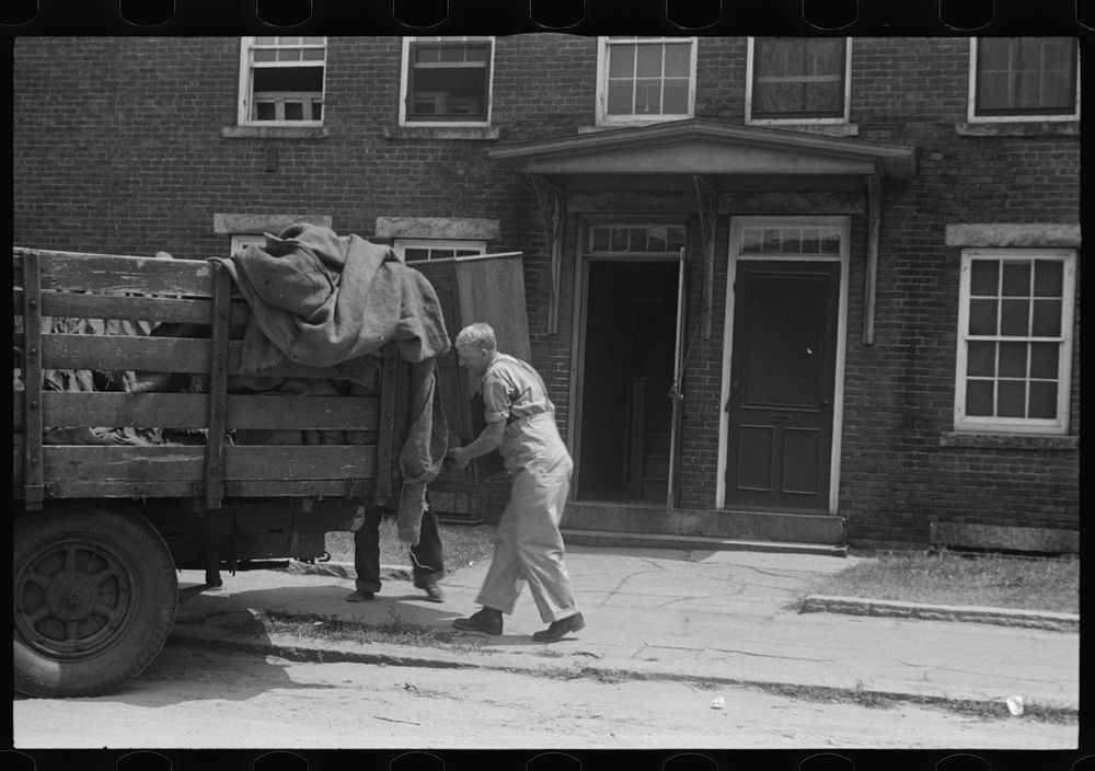 Loading a bureau into truck, Manchester, New Hampshire. Sourced from the Library of Congress.