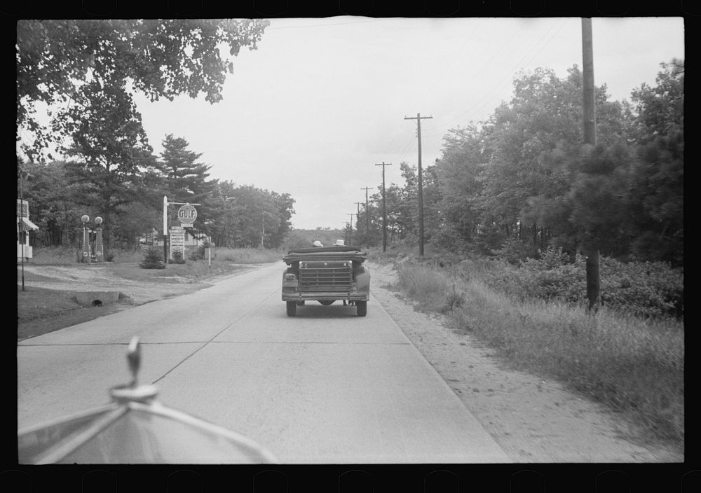 On the road in New Hampshire, near Concord, New Hampshire. Sourced from the Library of Congress.