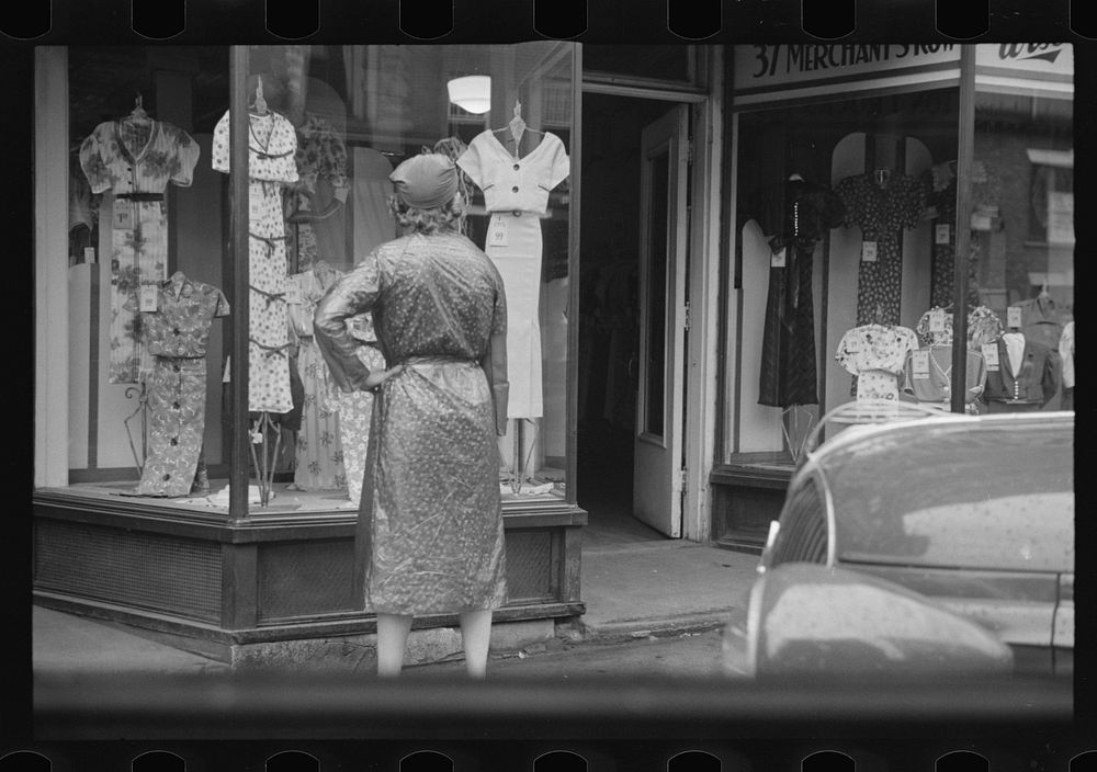 Window shopping, Manchester, New Hampshire. Sourced from the Library of Congress.