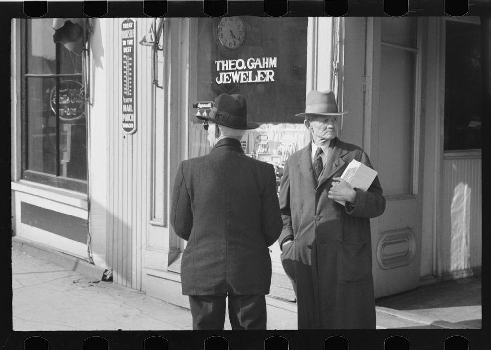 Two old men on main street, Jackson, Ohio. Sourced from the Library of Congress.