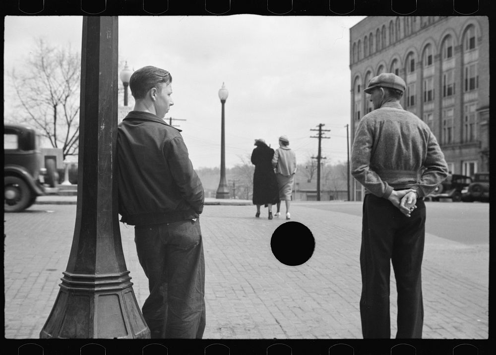 [Untitled photo, possibly related to: Street scene, Sunday afternoon, Jackson, Ohio]. Sourced from the Library of Congress.