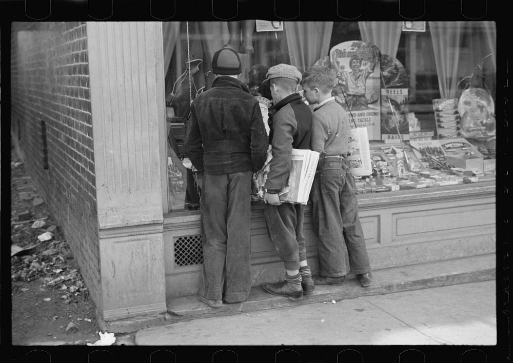 Newsboys admiring sporting goods, Jackson, Ohio. Sourced from the Library of Congress.