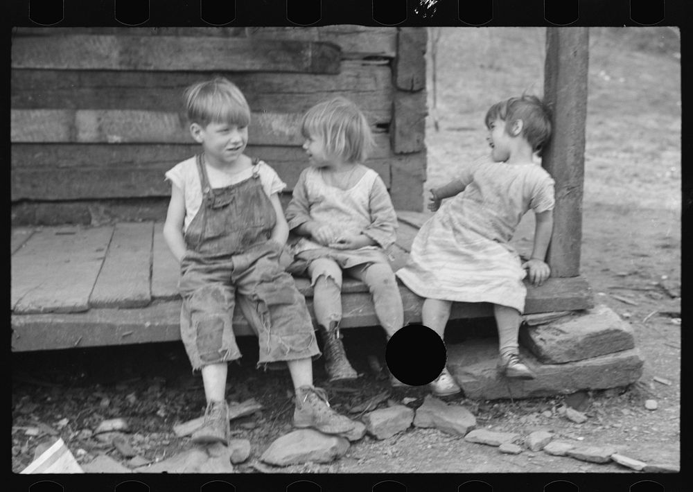 [Untitled photo, possibly related to: Younger part of a family of ten to be resettled on Ross-Hocking Land Project near…