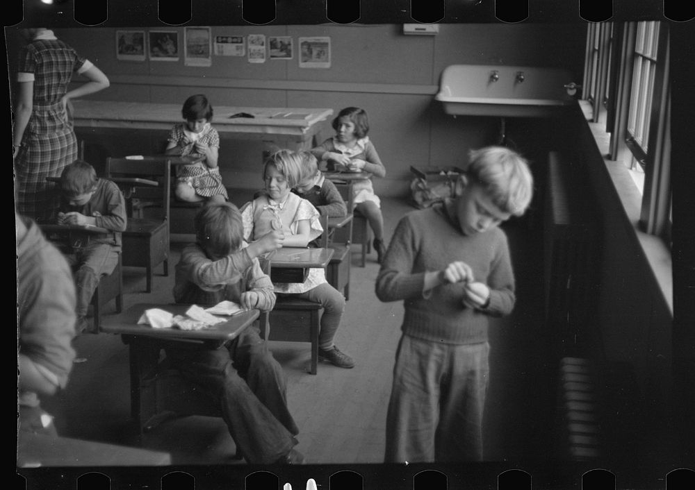 [Untitled photo, possibly related to: Grade school children in period of free activity at Reedsville, West Virginia].…