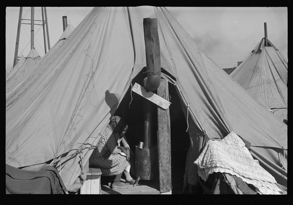  refugees from the flood of 1937 in camp at Forrest City, Arkansas. Sourced from the Library of Congress.