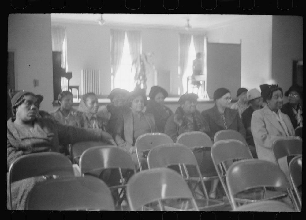 [Untitled photo, possibly related to: Waiting room at the municipal tuberculosis sanitarium, Chicago, Illinois]. Sourced…