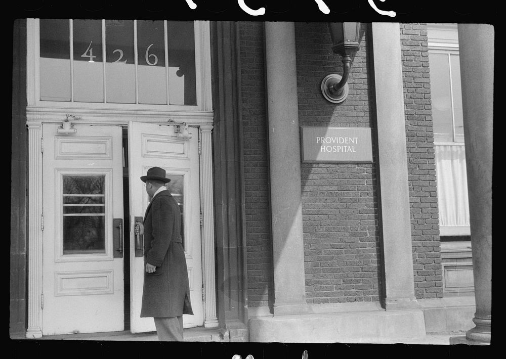 Staff doctor entering Provident Hospital, Chicago, Illinois. Sourced from the Library of Congress.