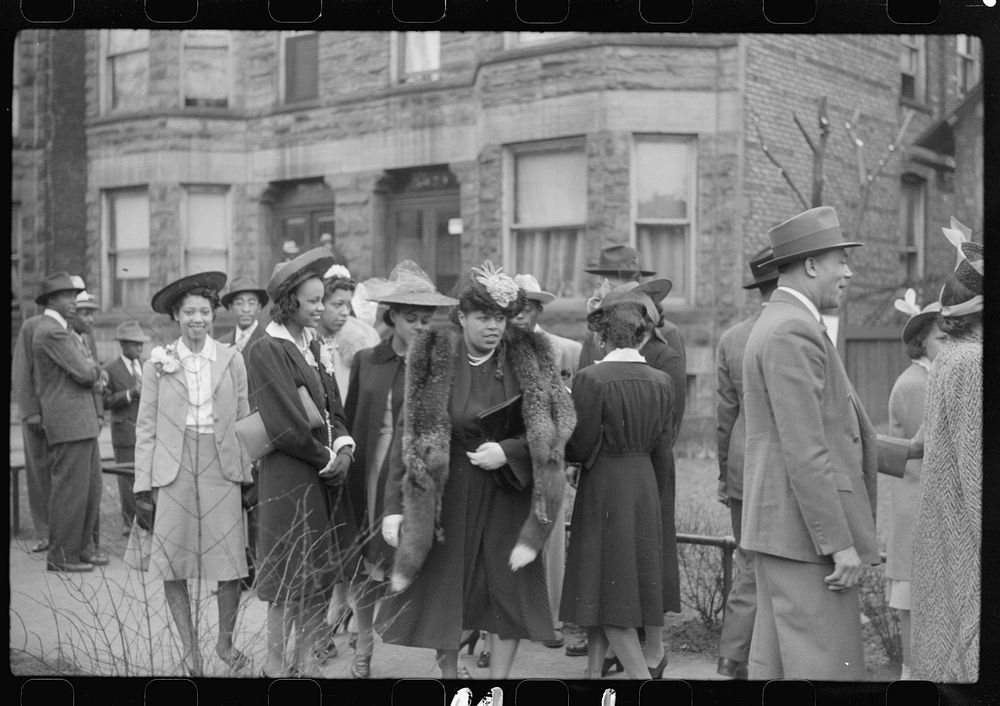 Crowd outside of fashionable  church after Easter Sunday service, Chicago, Illinois. Sourced from the Library of Congress.