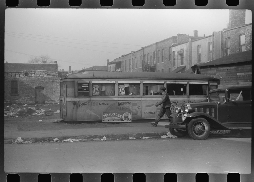 [Untitled photo, possibly related to: Lunch wagon for es, Chicago, Illinois]. Sourced from the Library of Congress.
