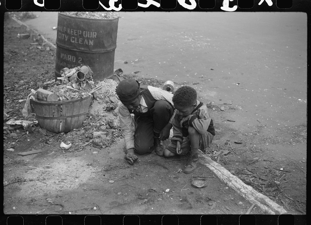Children playing on the street, Black Belt, Chicago, Illinois. Sourced from the Library of Congress.