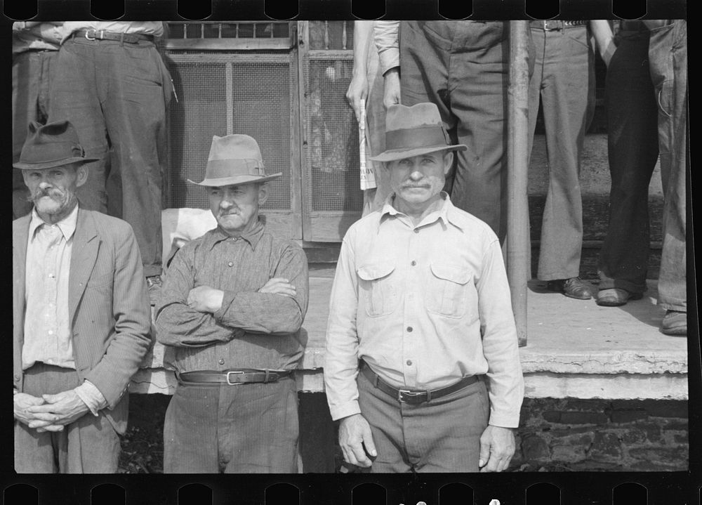 [Untitled photo, possibly related to: Prospective homesteaders, in front of post office at United, Westmoreland County…
