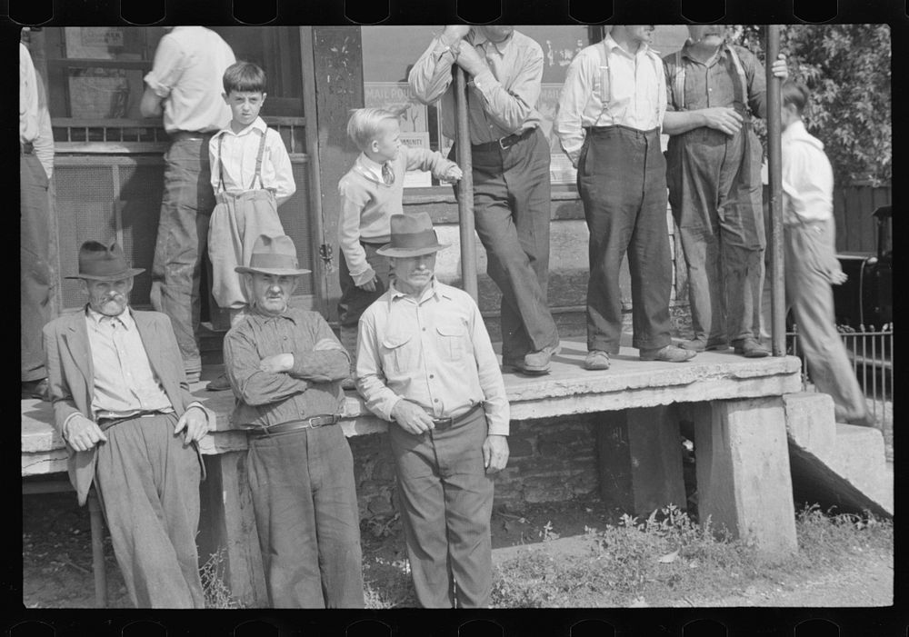 [Untitled photo, possibly related to: Prospective homesteaders, in front of post office at United, Westmoreland County…