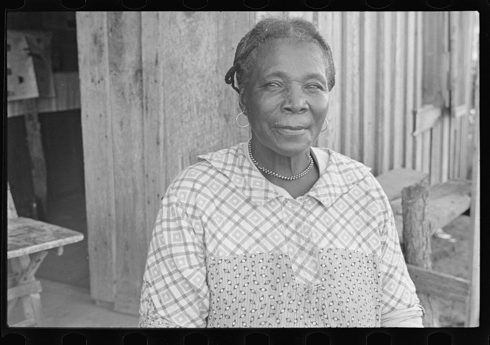 Wife of sharecropper, Pulaski County, Arkansas. Sourced from the Library of Congress.