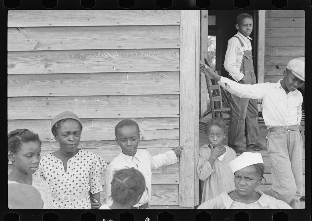 Sharecroppers' children on Sunday, near Little Rock, Arkansas. Sourced from the Library of Congress.