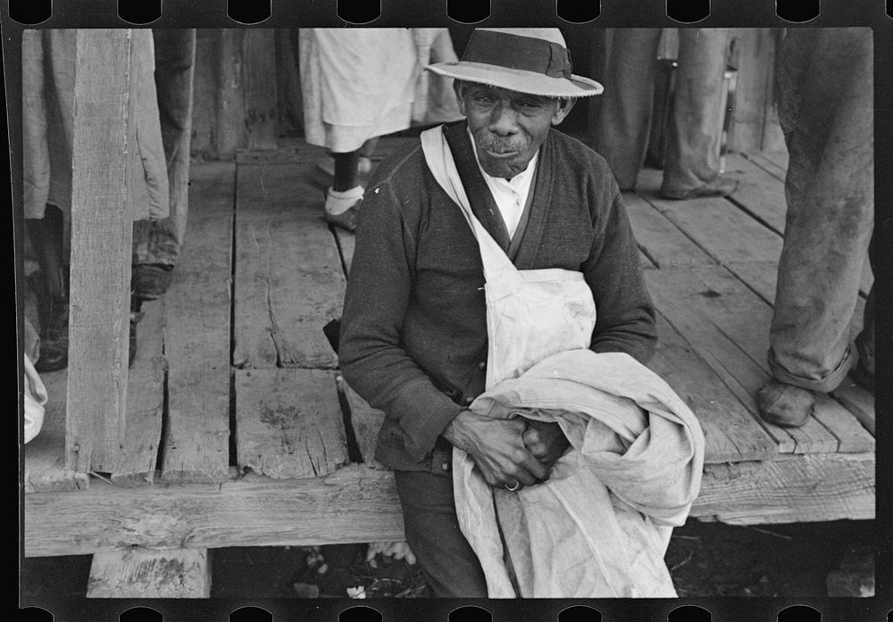 Cotton picker, Arkansas. Sourced from the Library of Congress.