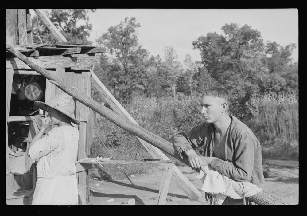 [Untitled photo, possibly related to: Squatter's camp, Route 70, Arkansas]. Sourced from the Library of Congress.