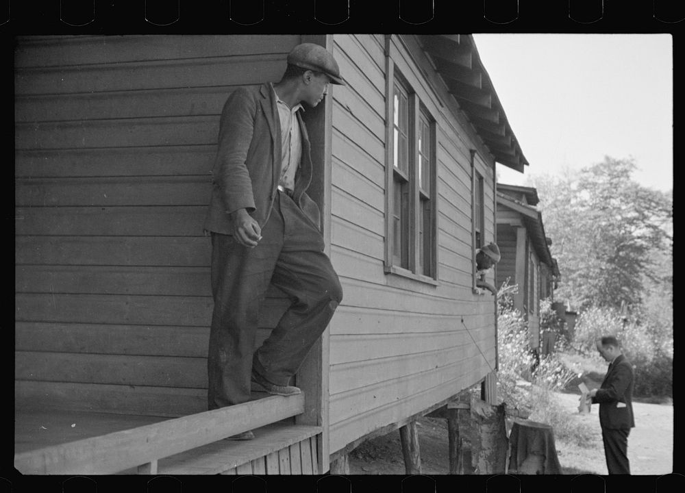 Relief check, Scotts Run, West Virginia. Sourced from the Library of Congress.