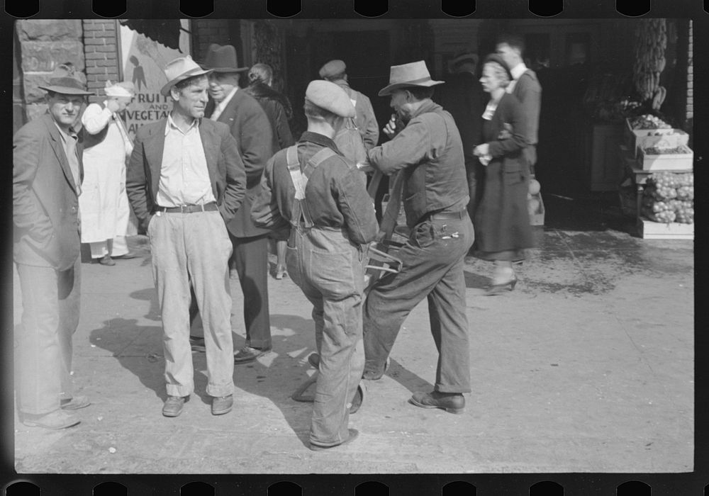 [Untitled photo, possibly related to: Middlesboro, Kentucky]. Sourced from the Library of Congress.