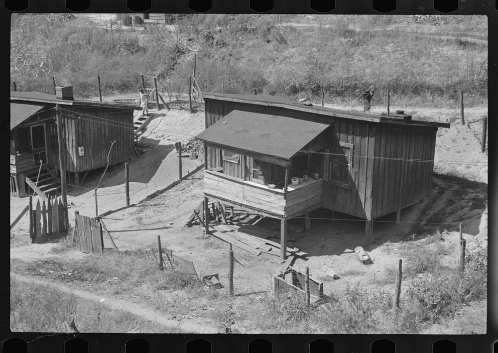 Mining shacks, Jenkins, Kentucky. Sourced from the Library of Congress.