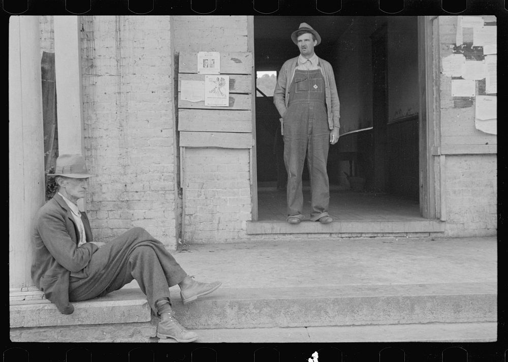 A street scene, Maynardville, Tennessee. Sourced from the Library of Congress.