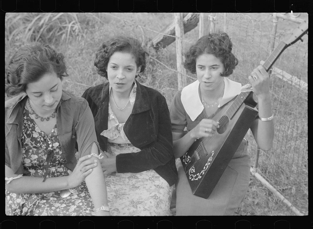 Creole girls, Plaquemines Parish, Louisiana. Sourced from the Library of Congress.