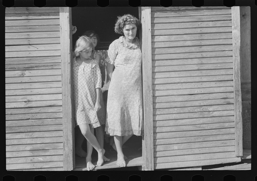 [Untitled photo, possibly related to: Children of Fortuna family, Hammond, Louisiana]. Sourced from the Library of Congress.