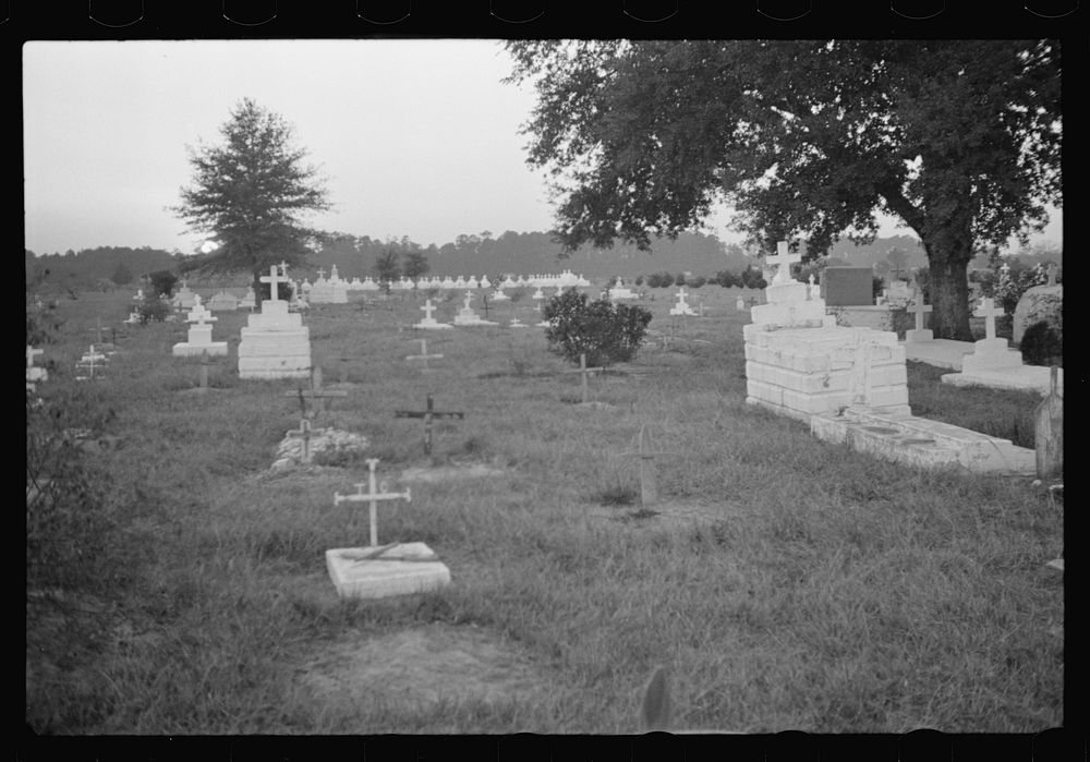 [Untitled photo, possibly related to: Italian cemetery, Independence, Louisiana]. Sourced from the Library of Congress.