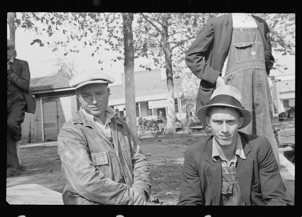 [Untitled photo, possibly related to: Residents of Camden, Tennessee]. Sourced from the Library of Congress.