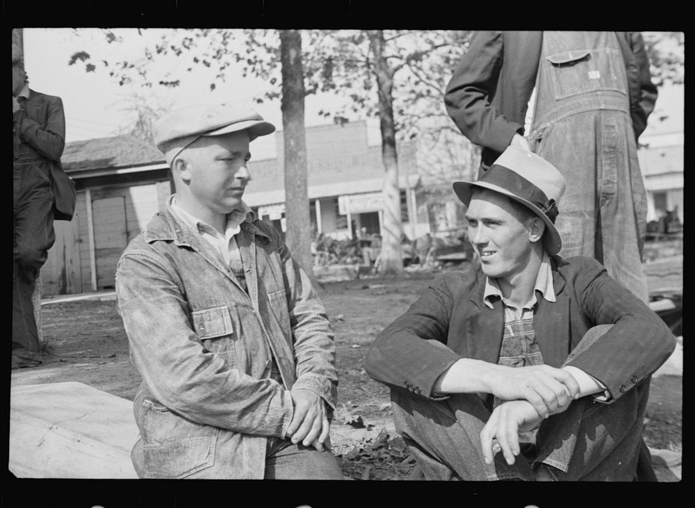 [Untitled photo, possibly related to: Residents of Camden, Tennessee]. Sourced from the Library of Congress.