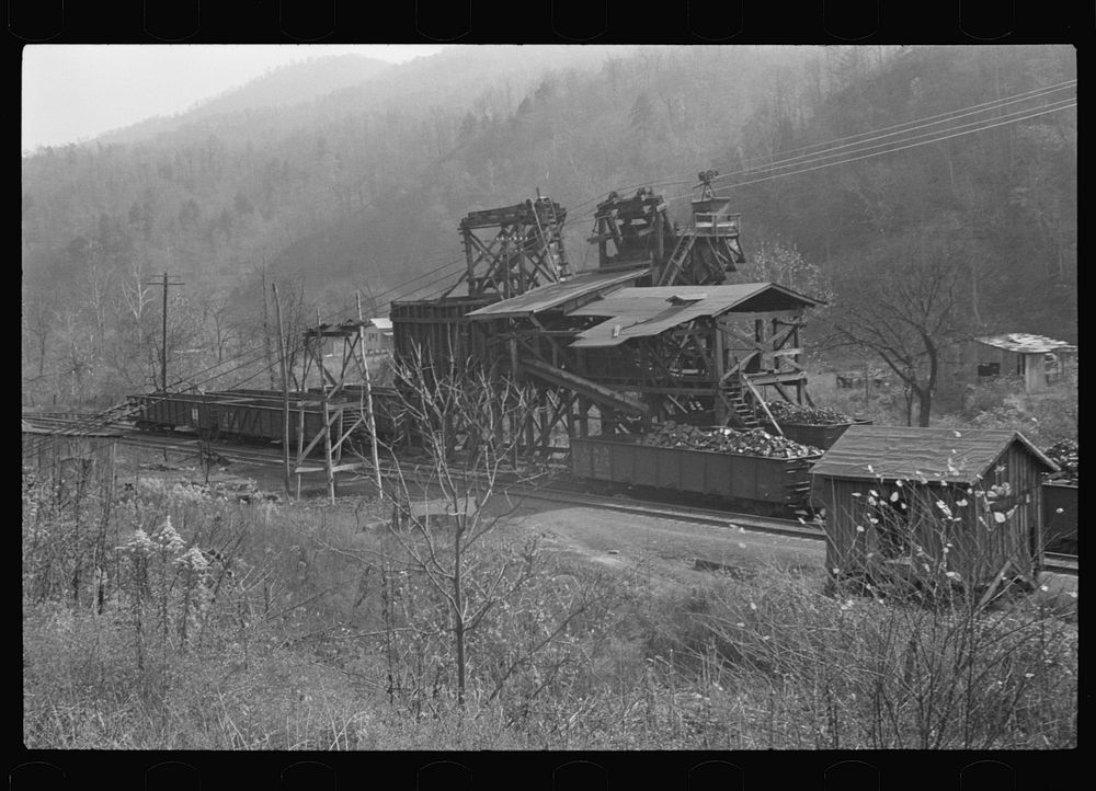 Loading coal, Jenkins, Kentucky. Sourced from the Library of Congress.