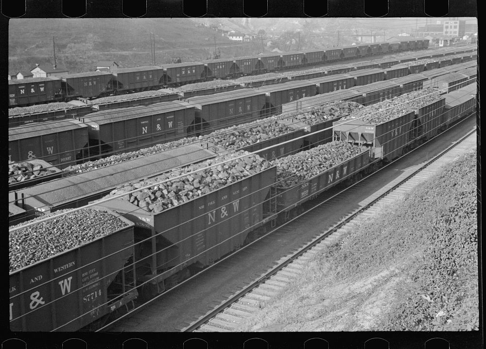 Railroad yard at Williamson, West Virginia. Sourced from the Library of Congress.