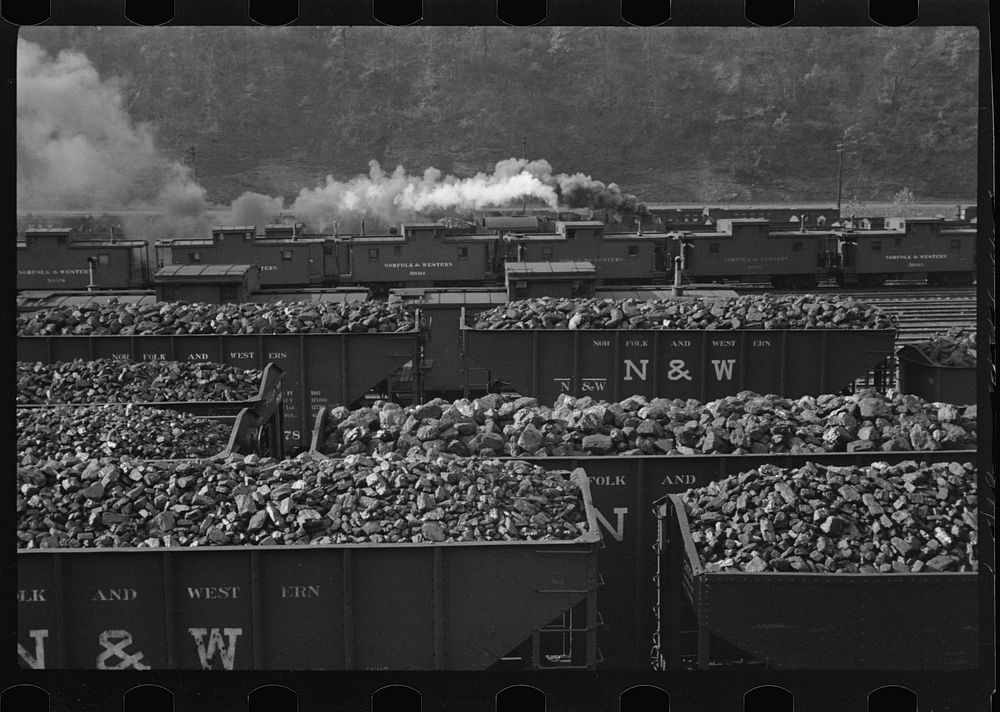 Williamson, West Virginia. A railroad yard with cars loaded with coal. Sourced from the Library of Congress.
