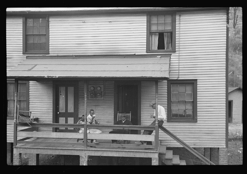 [Untitled photo, possibly related to: Omar, West Virginia]. Sourced from the Library of Congress.