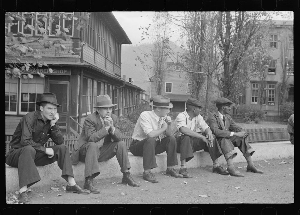 Scene in Omar, West Virginia. Sourced from the Library of Congress.