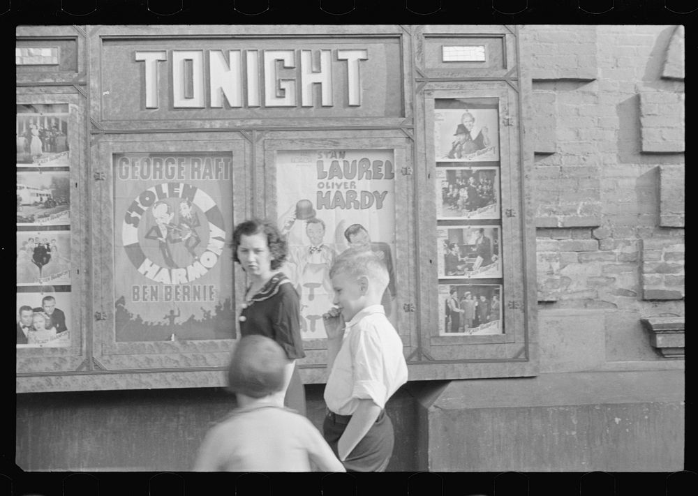 [Untitled photo, possibly related to: Street in New Orleans, Louisiana]. Sourced from the Library of Congress.