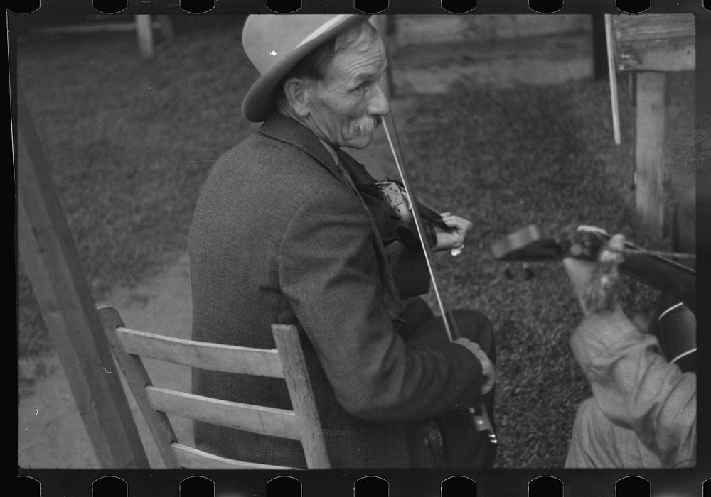 Fiddlin' Bill Hensley. Asheville, North Carolina. Sourced from the Library of Congress.