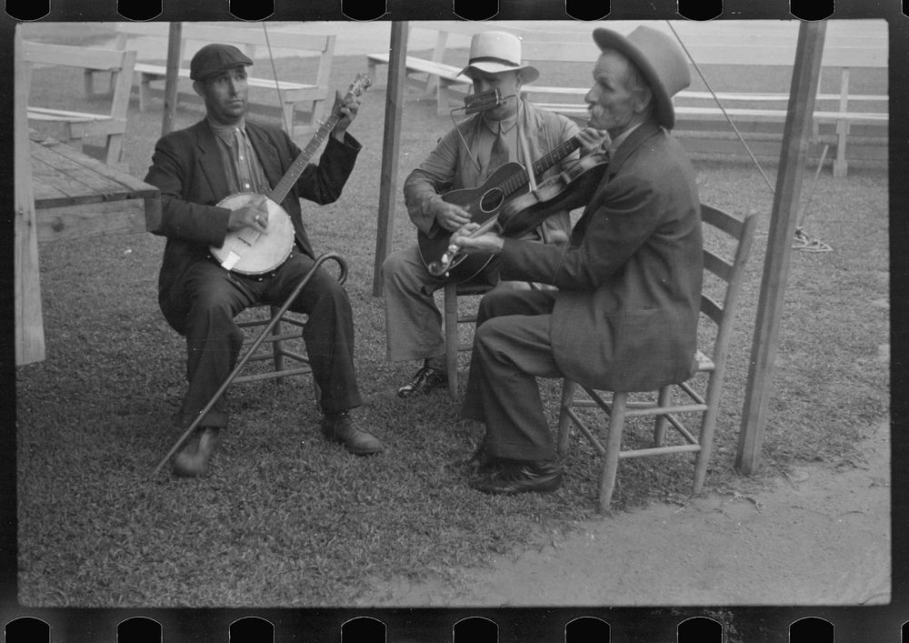 Jeeter Gentry, Elmer Thompson and Fiddlin' Bill Hensley, Asheville, North Carolina. Sourced from the Library of Congress.