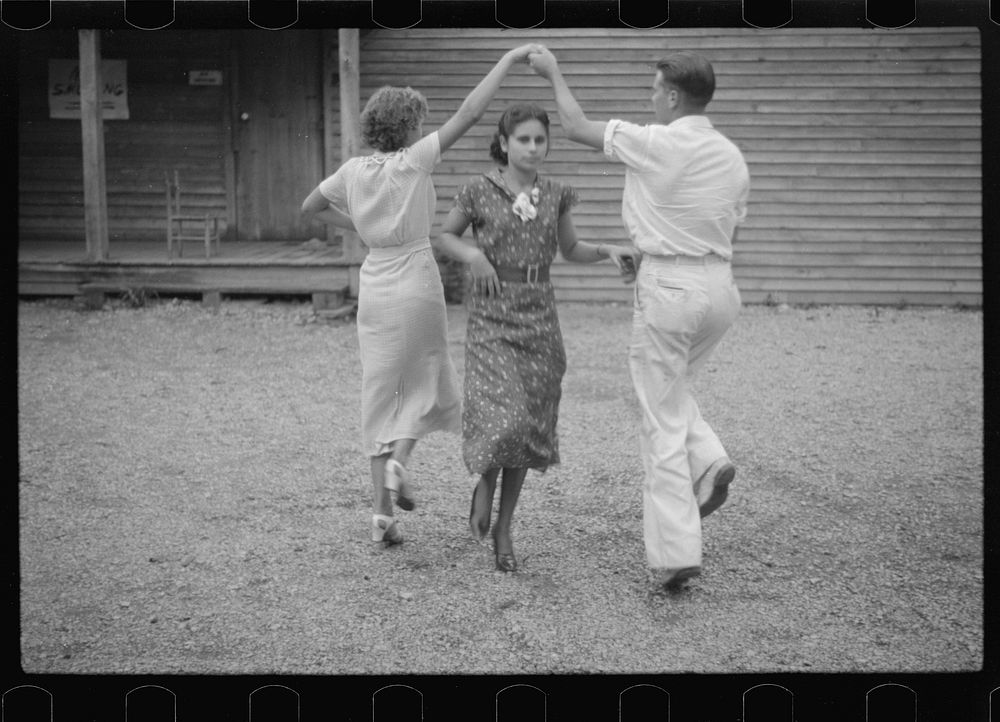 Dancers at Cumberland Homesteads, Crossville, Tennessee. Sourced from the Library of Congress.