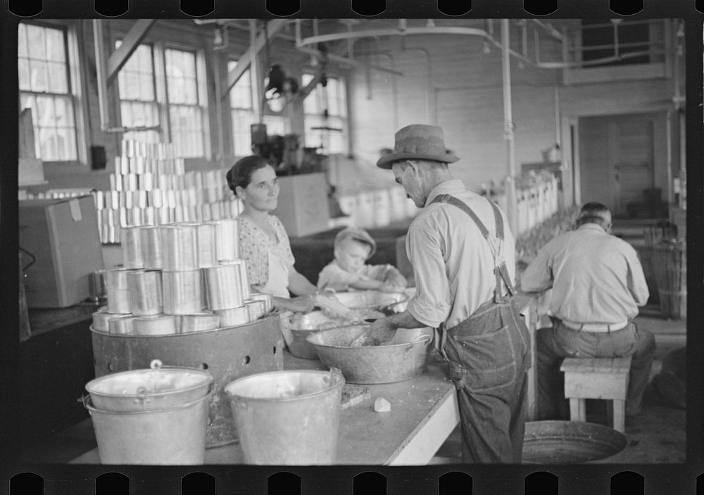 Community canning, Dyess Colony, Arkansas. Sourced from the Library of Congress.