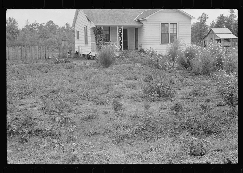[Untitled photo, possibly related to: Resettlement house in Dyess Colony, Arkansas]. Sourced from the Library of Congress.